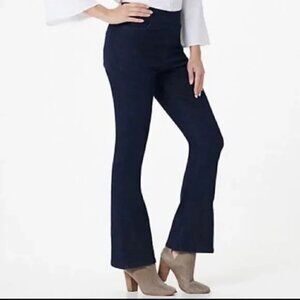 D&CO.  Signature Mediun Wash Elastic Waist Boot Cut Pull-On Jeans 16P NWT